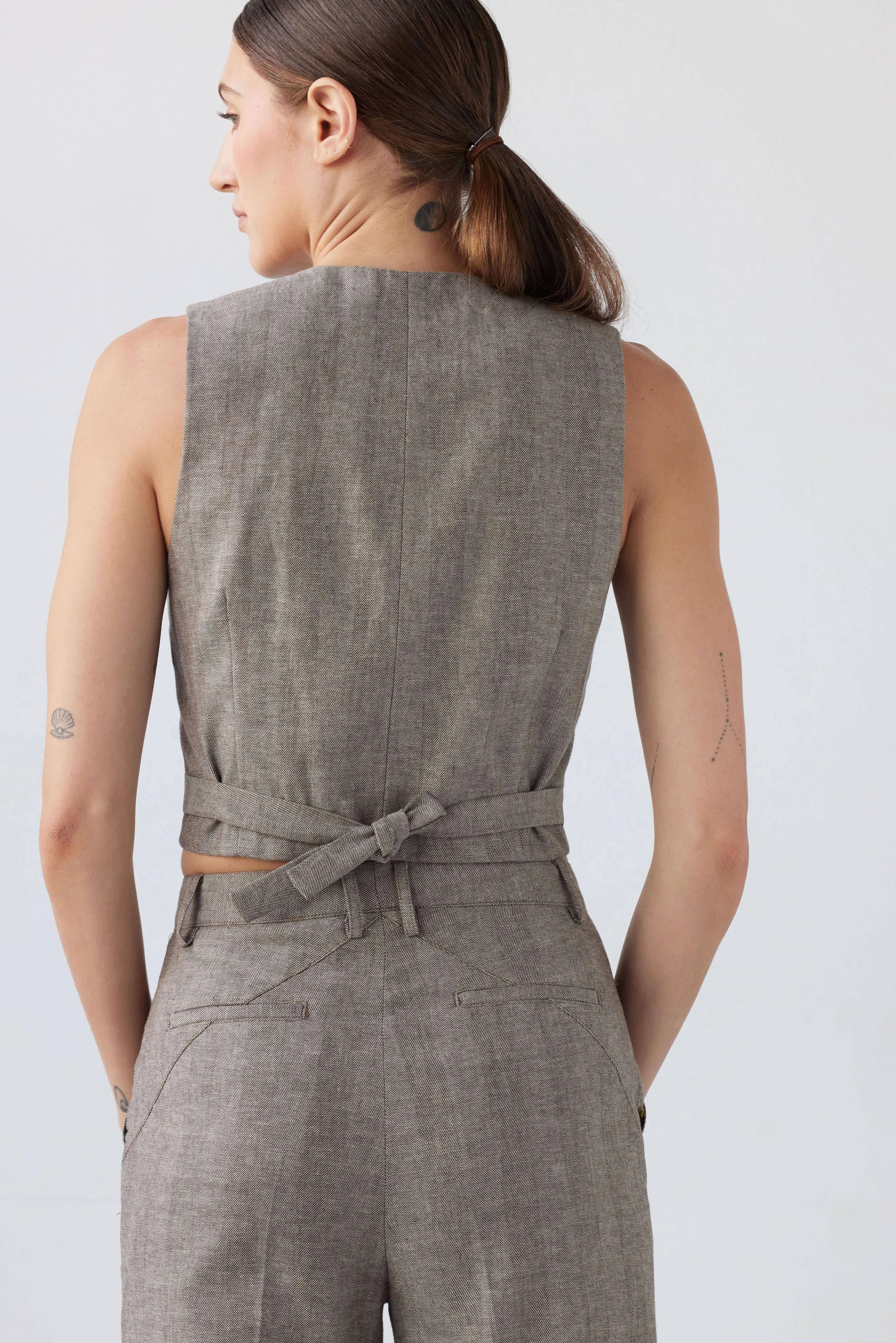 Annie Vest in Linen Herringbone